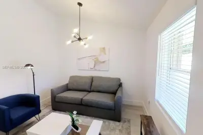 840 SW 7th St #852, Miami: photo 1 of 10