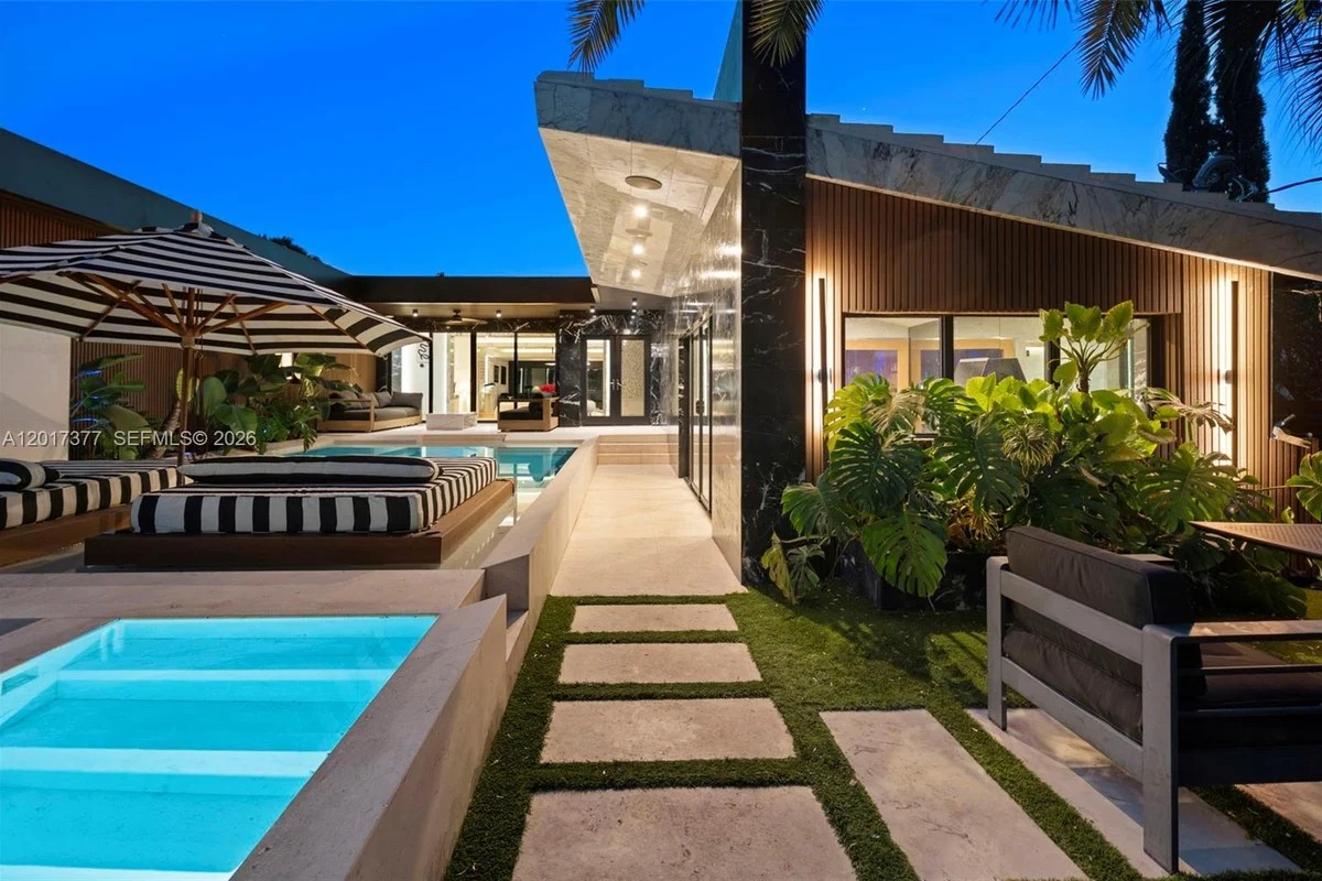 5750 La Gorce Dr, Miami Beach: photo 1 of 56