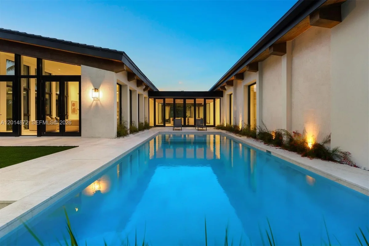 6716 San Vicente St, Coral Gables: photo 1 of 28