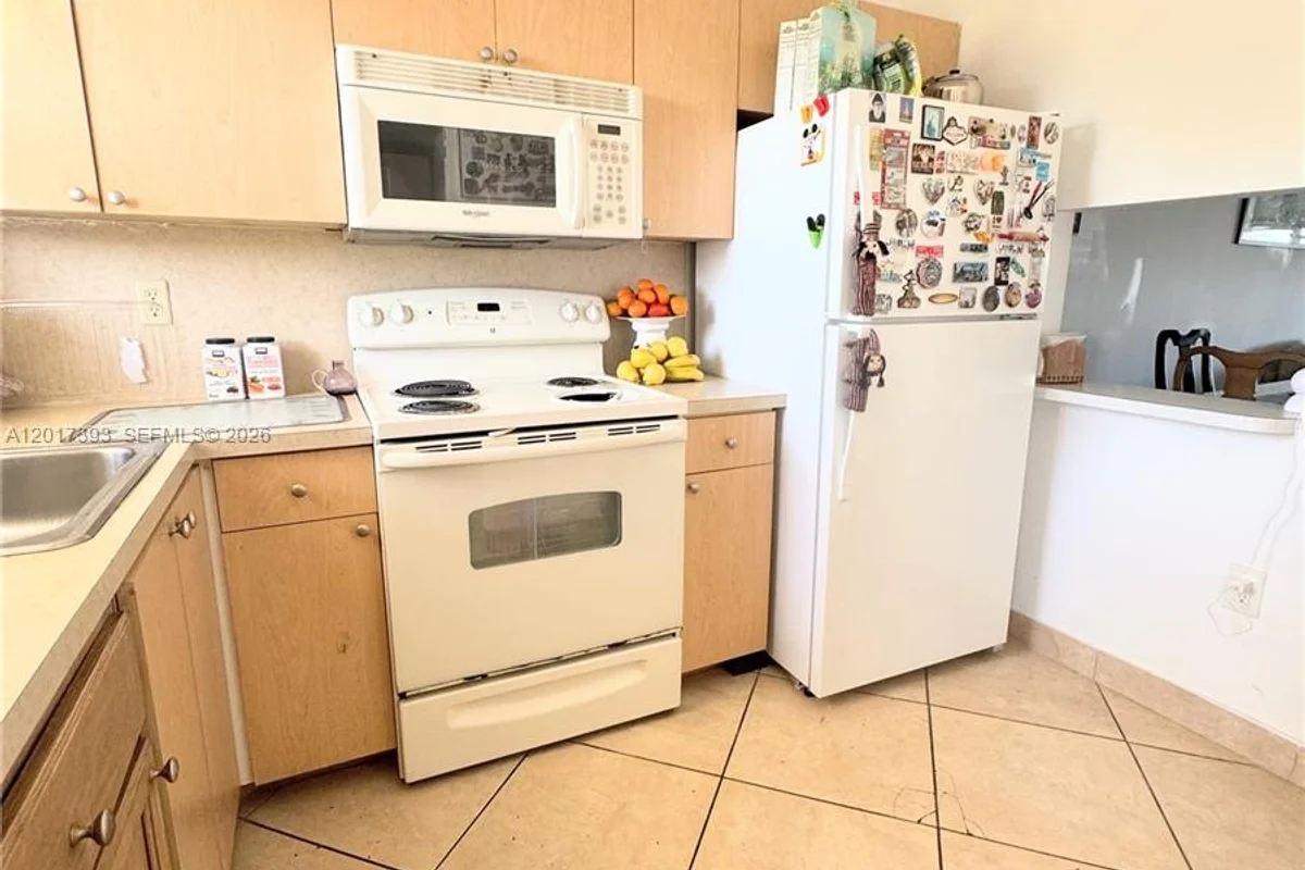 8130 Sunrise Lakes Blvd #202, Sunrise: photo 1 of 12