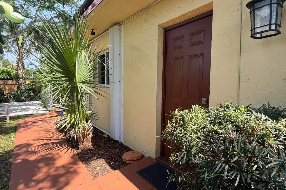 803 NE 2nd Ave, Delray Beach: photo 1 of 15