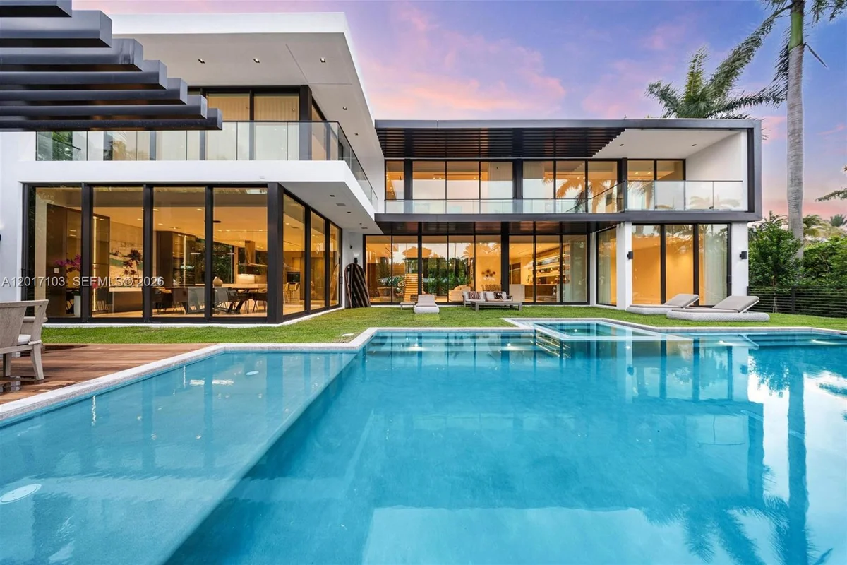2520 Shelter Ave, Miami Beach: photo 1 of 47
