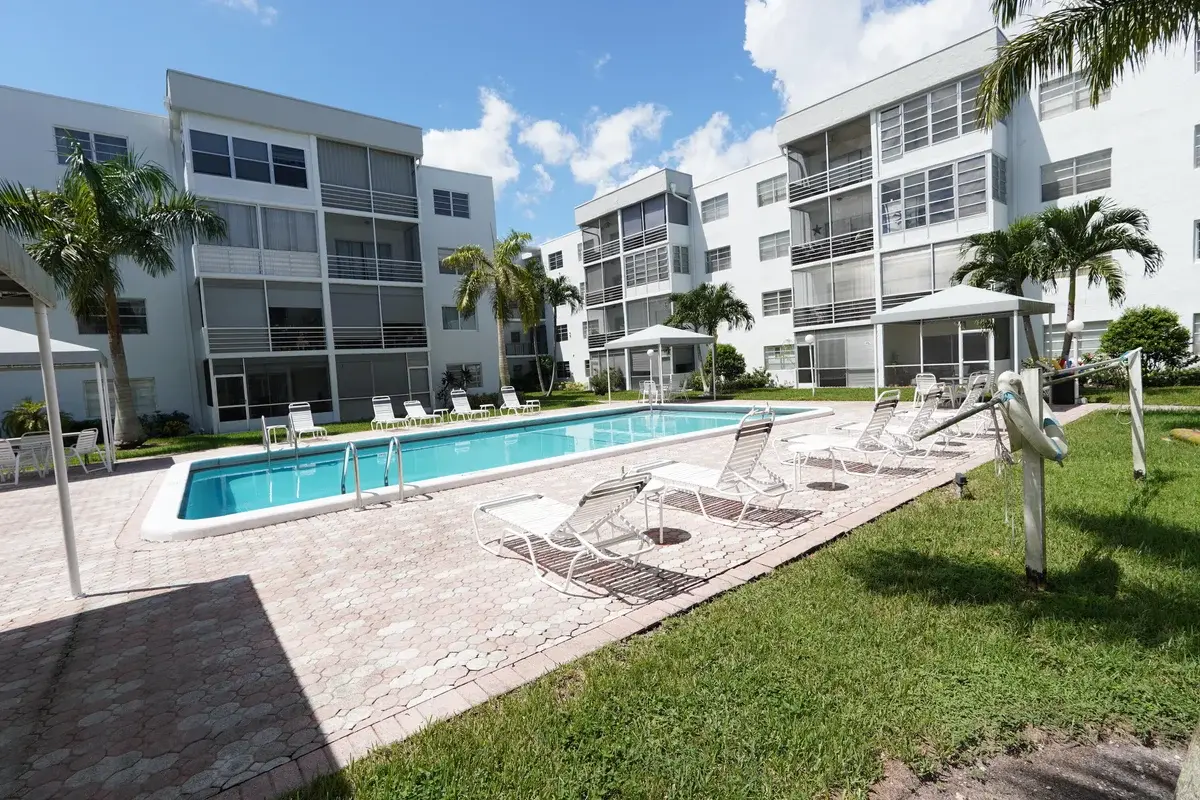3000 E Sunrise Lakes Blvd #123, Sunrise: photo 1 of 18