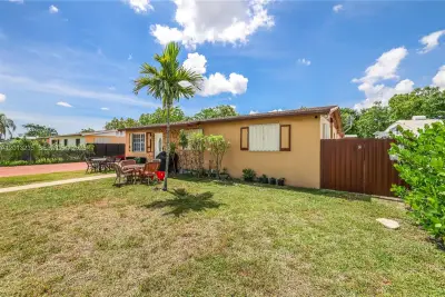 11600 SW 181st Ter, Miami: photo 1 of 41