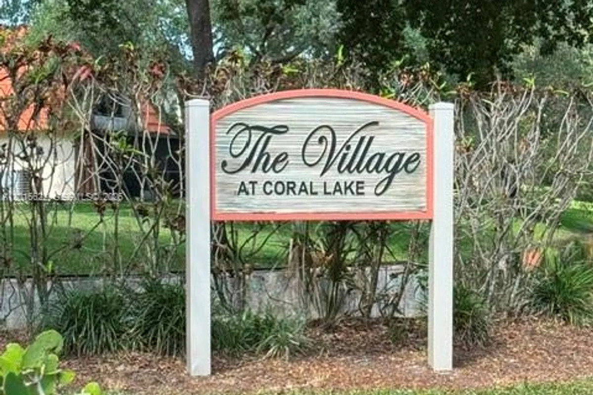 8172 S Coral Cir, North Lauderdale: photo 1 of 23