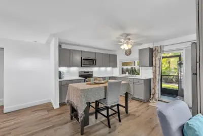 5314 NE 6 Ave #E20, Oakland Park: photo 1 of 32