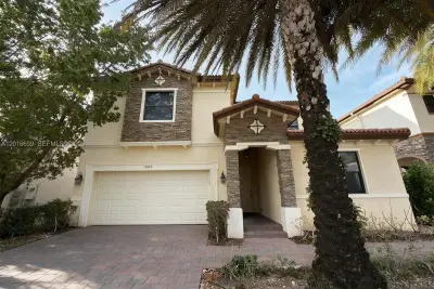 9845 NW 86th Ter, Doral: photo 1 of 27