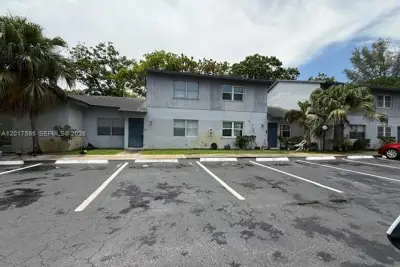 7173 W Sunrise Blvd, Plantation: photo 1 of 11