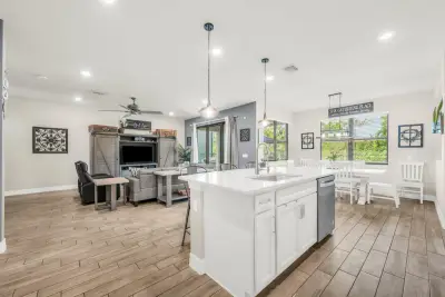 4819 Chantilly Rd, Lake Worth: photo 1 of 49