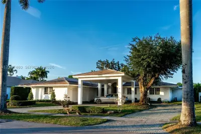 15761 Turnberry Dr, Miami Lakes: photo 1 of 42