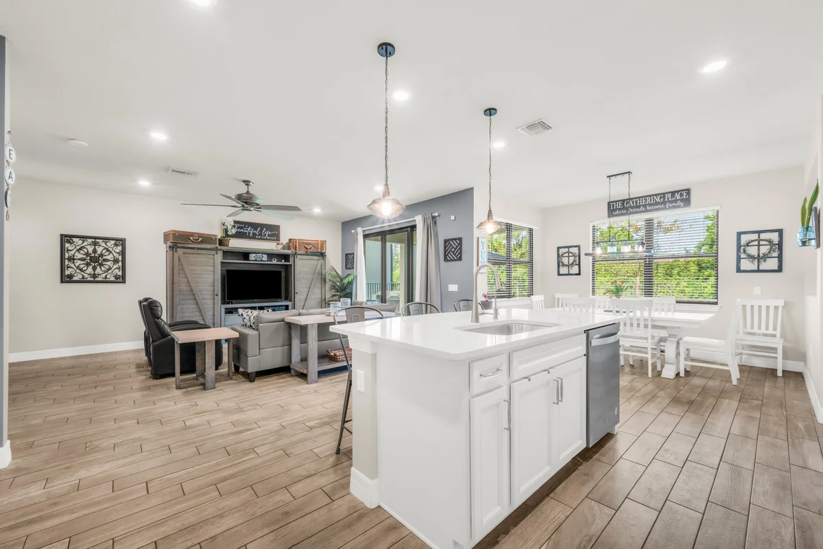4819 Chantilly Rd, Lake Worth: photo 1 of 49