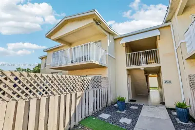 4520 NW 79th Ave #2D, Doral: photo 1 of 29