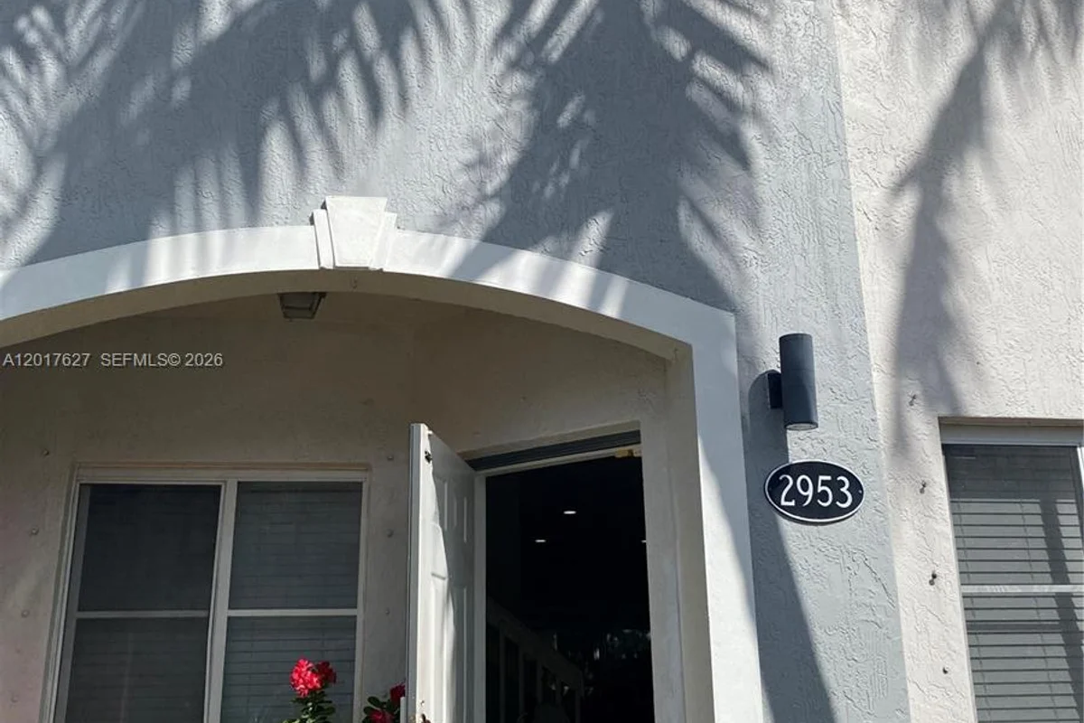 2953 SE 15th Ter, Homestead: photo 1 of 21