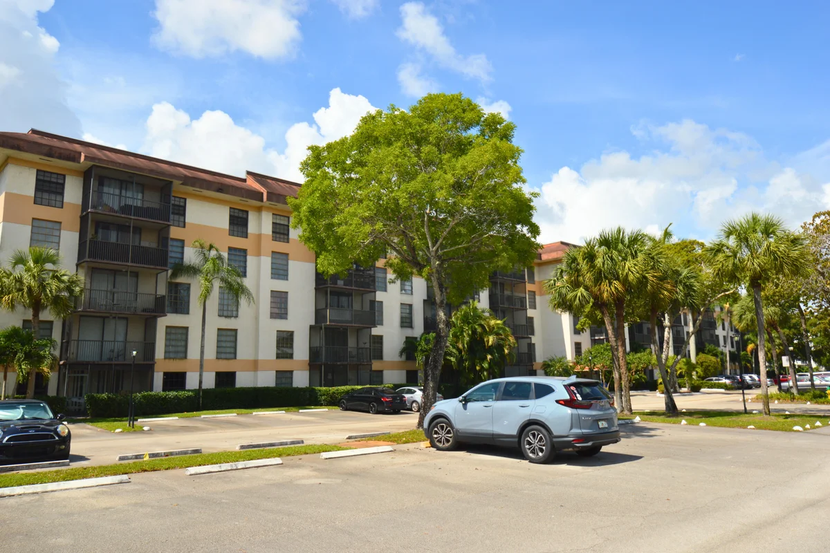 5570 NW 44th St #318a, Lauderhill: photo 1 of 30