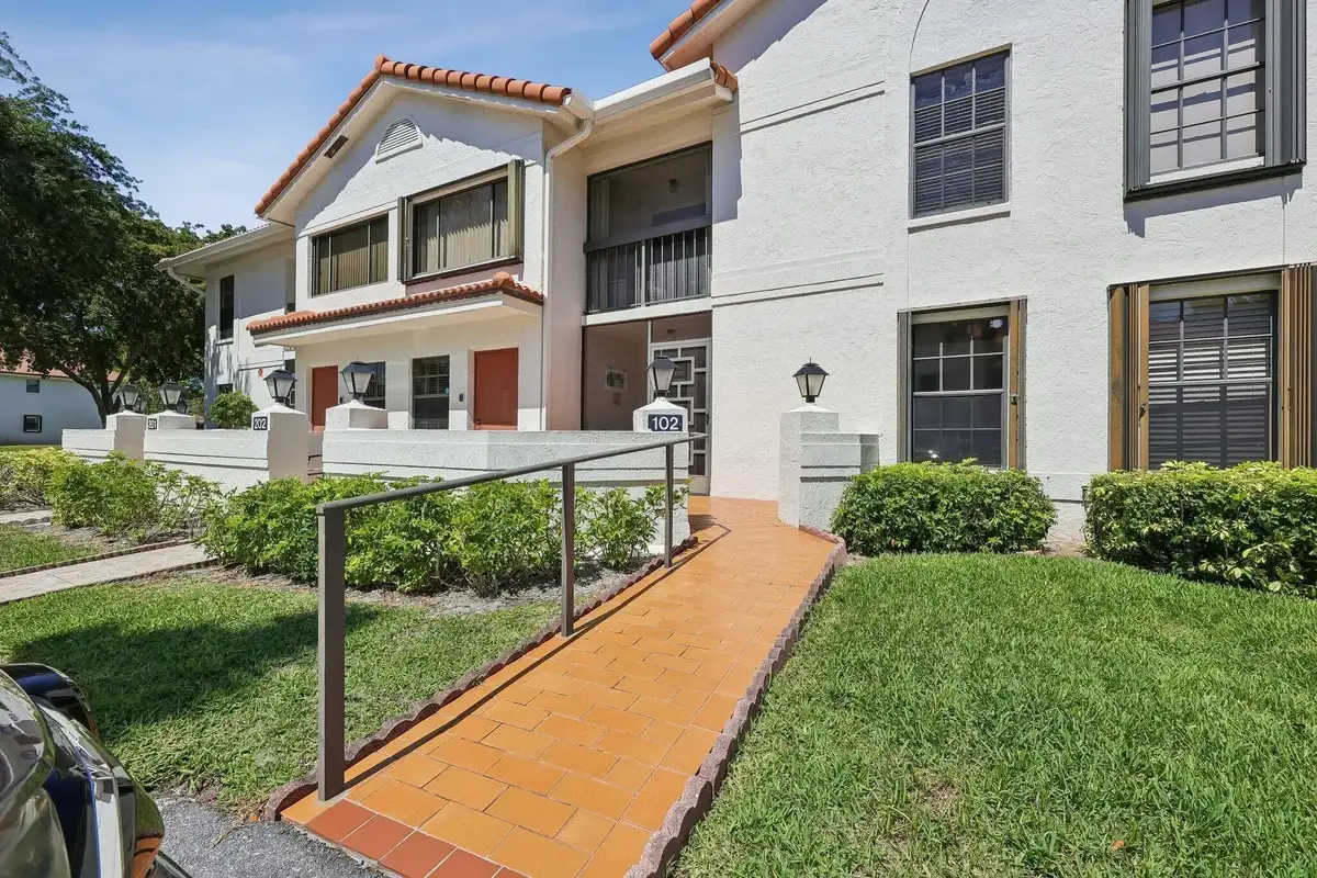 9681 E Sills Dr E #102, Boynton Beach: photo 1 of 20