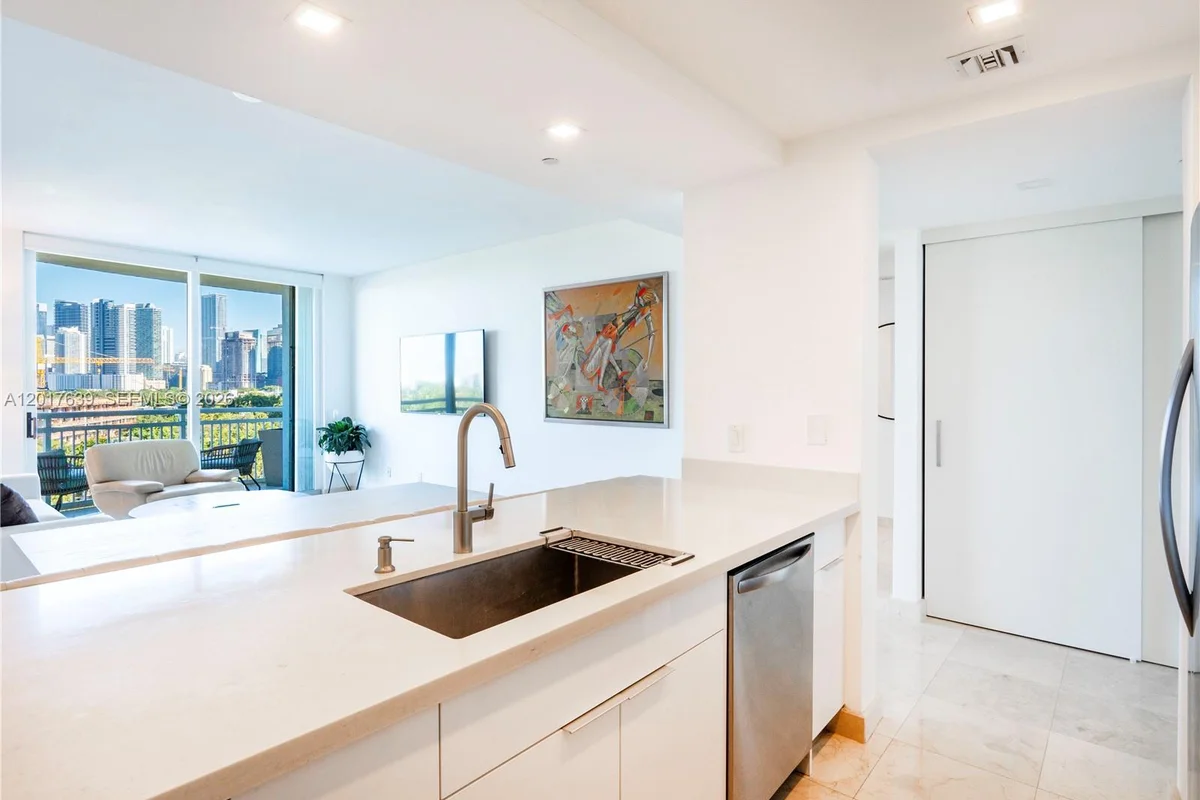 2475 Brickell Ave #903, Miami: photo 1 of 24