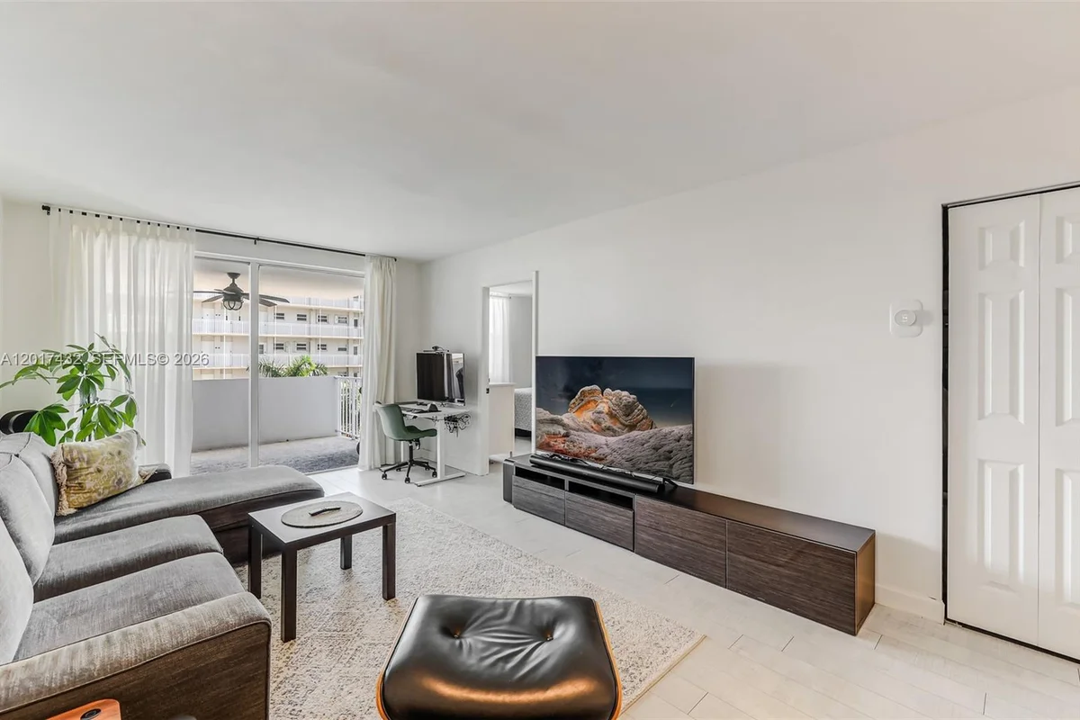 1331 Lincoln Rd #704, Miami Beach: photo 1 of 43