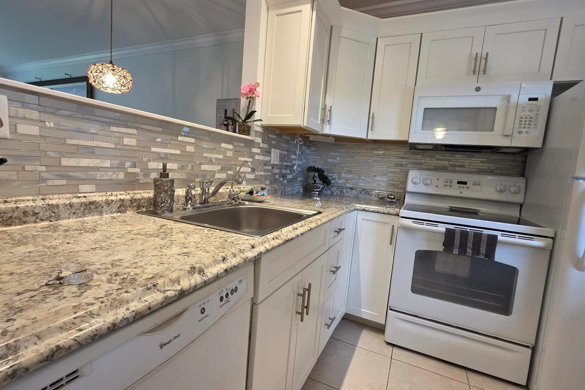5161 W Oakland Park Blvd #206, Lauderdale Lakes: photo 1 of 34