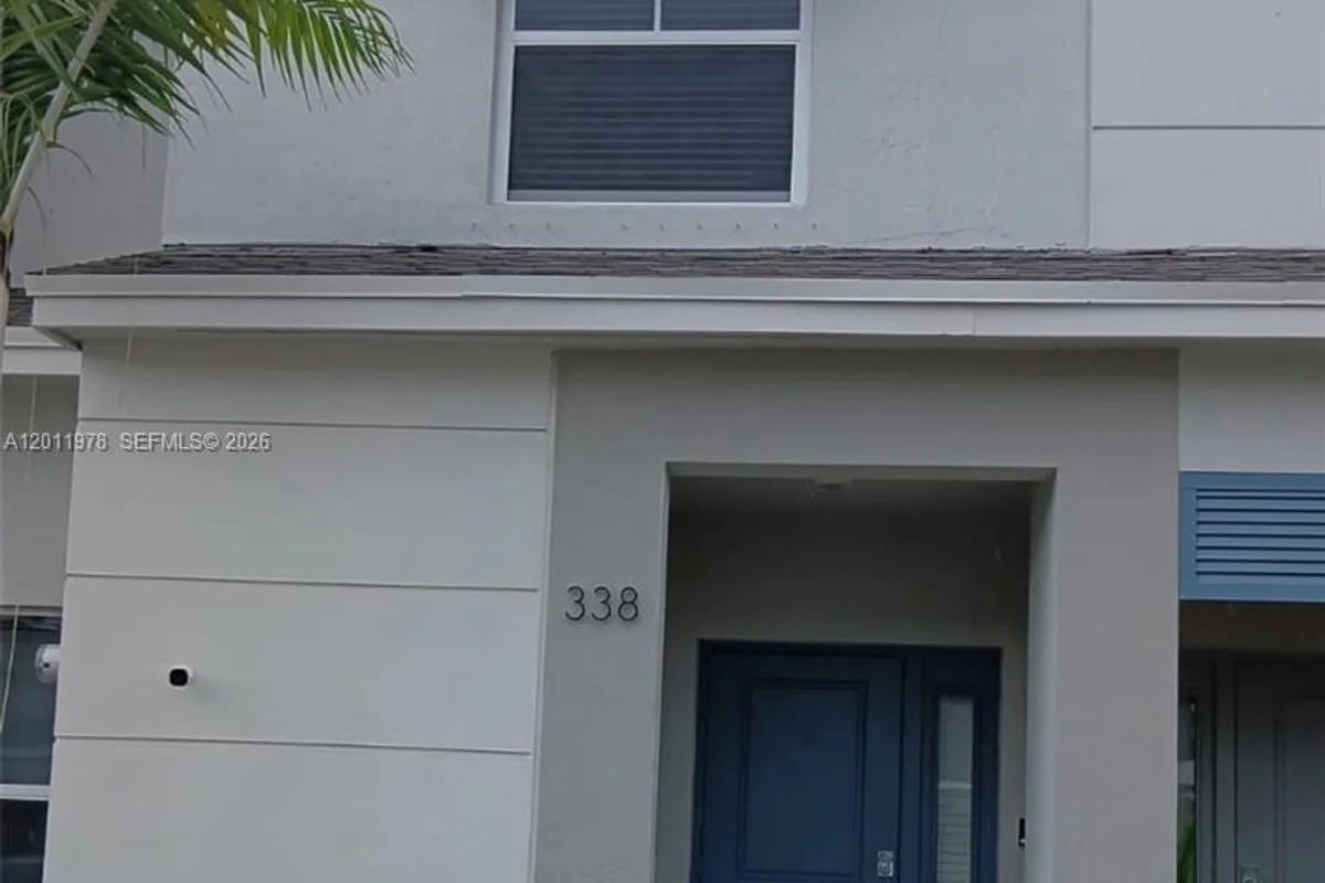 338 NE 1st Dr, Florida City: photo 1 of 21