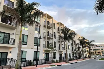 8201 NW 41st St #D-203, Doral: photo 1 of 18