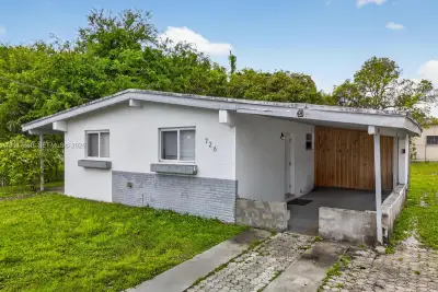 726 Phippen Waiters Rd, Dania Beach: photo 1 of 18
