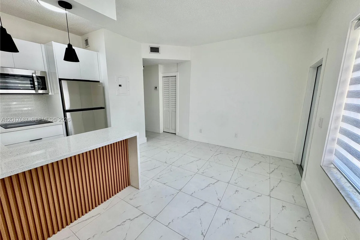 421 NW 13th Ave #A, Miami: photo 1 of 9