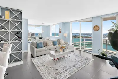 244 Biscayne Blvd #3602, Miami: photo 1 of 17