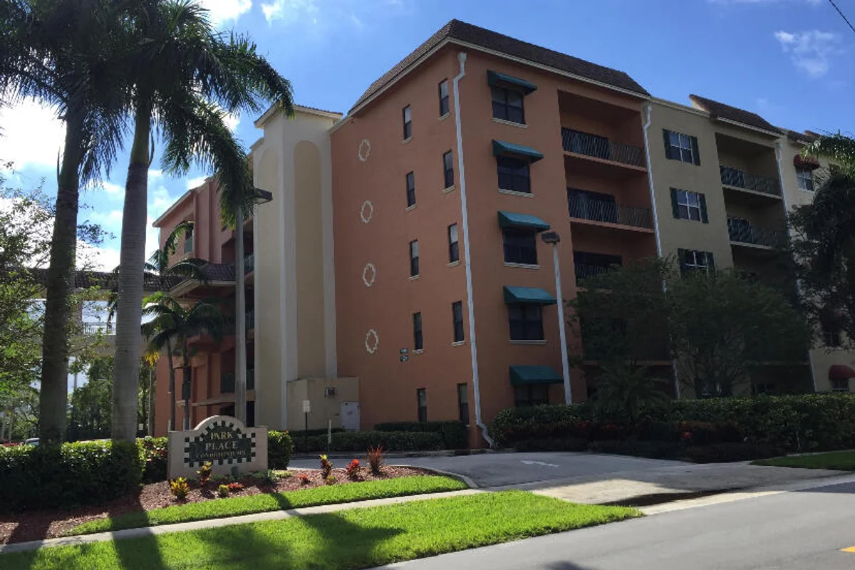1610 Presidential Way #B-305, West Palm Beach: photo 1 of 17