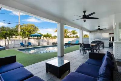632 S Crescent Dr, Hollywood: photo 1 of 26