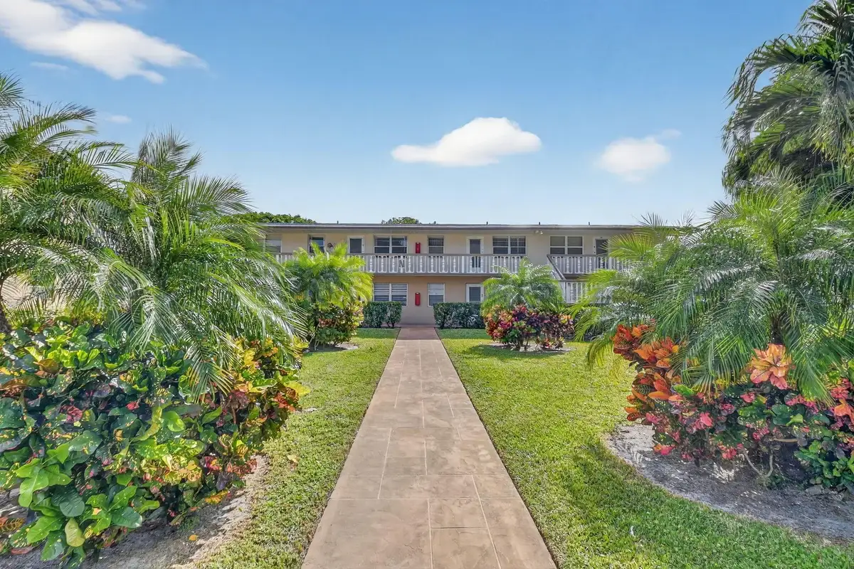 317 N Windsor N, West Palm Beach: photo 1 of 38