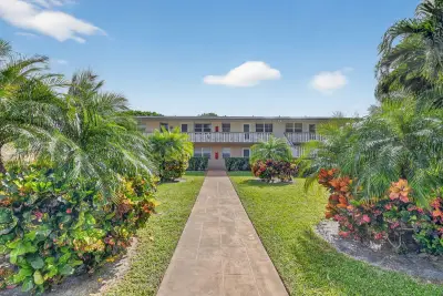 317 N Windsor N, West Palm Beach: photo 1 of 38