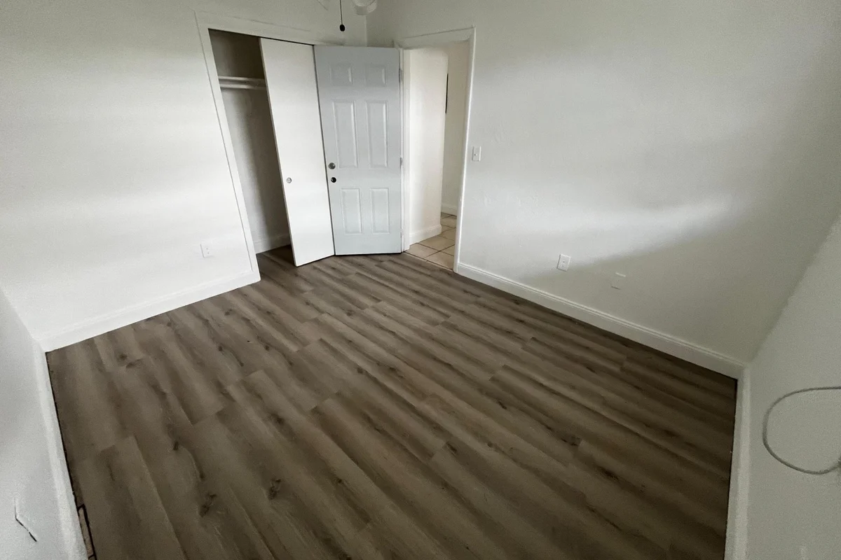 3015 NW 8th Ave #9, Miami: photo 1 of 4