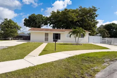 4403 NW 202nd St, Miami Gardens: photo 1 of 20