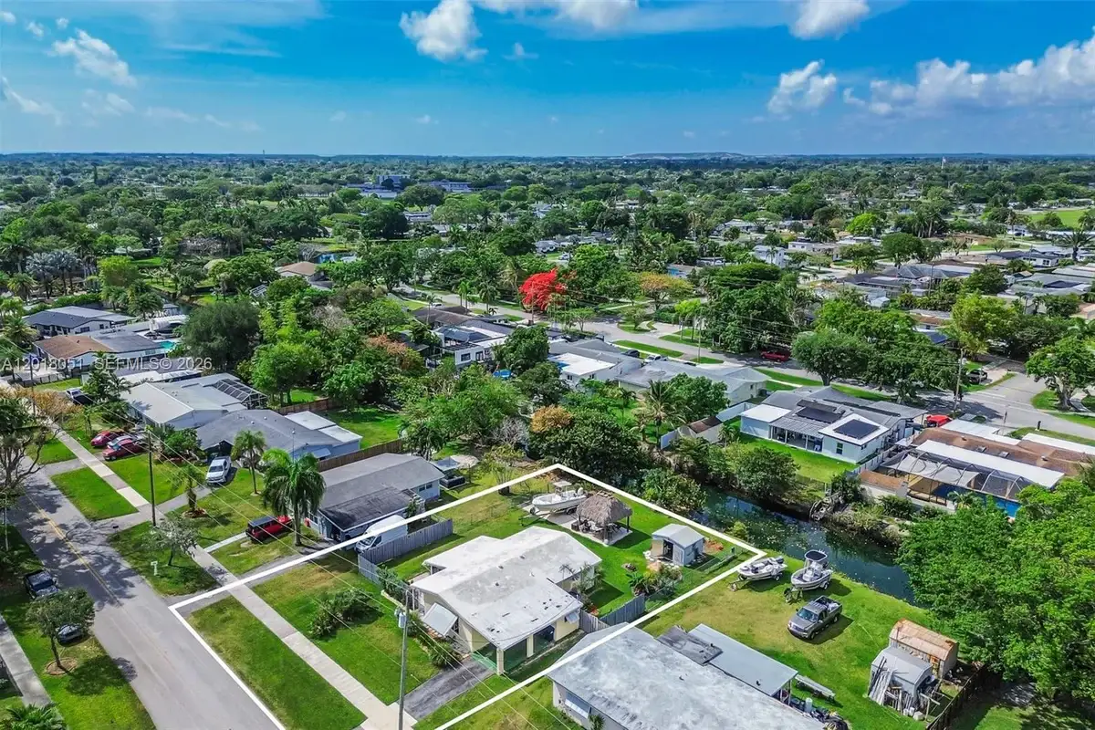 9940 Belgrade Rd, Cutler Bay: photo 1 of 31
