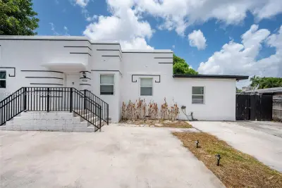 9050 NW 31st Ave #2, Miami: photo 1 of 7