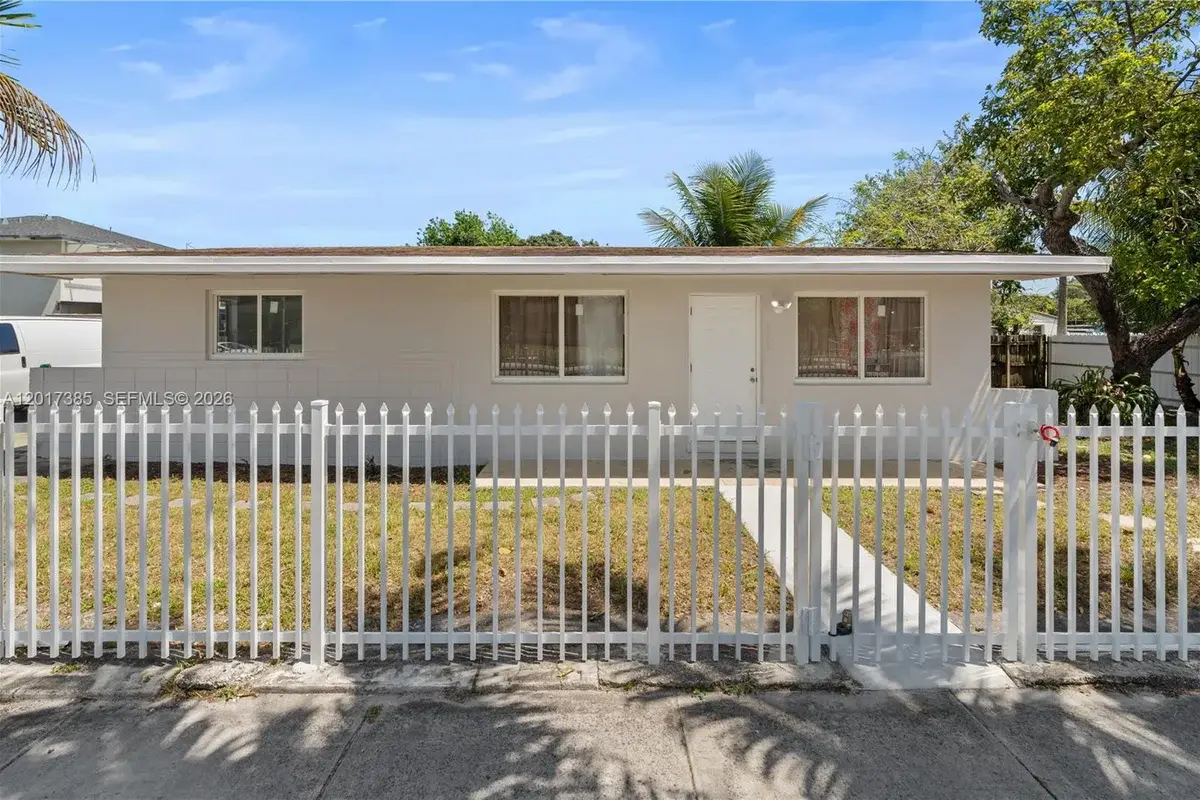 8400 NW 24th Ct, Miami: photo 1 of 18