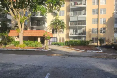 4160 Inverrary Dr #311, Lauderhill: photo 1 of 15