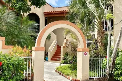 365 SW 86th Ave #203, Pembroke Pines: photo 1 of 14