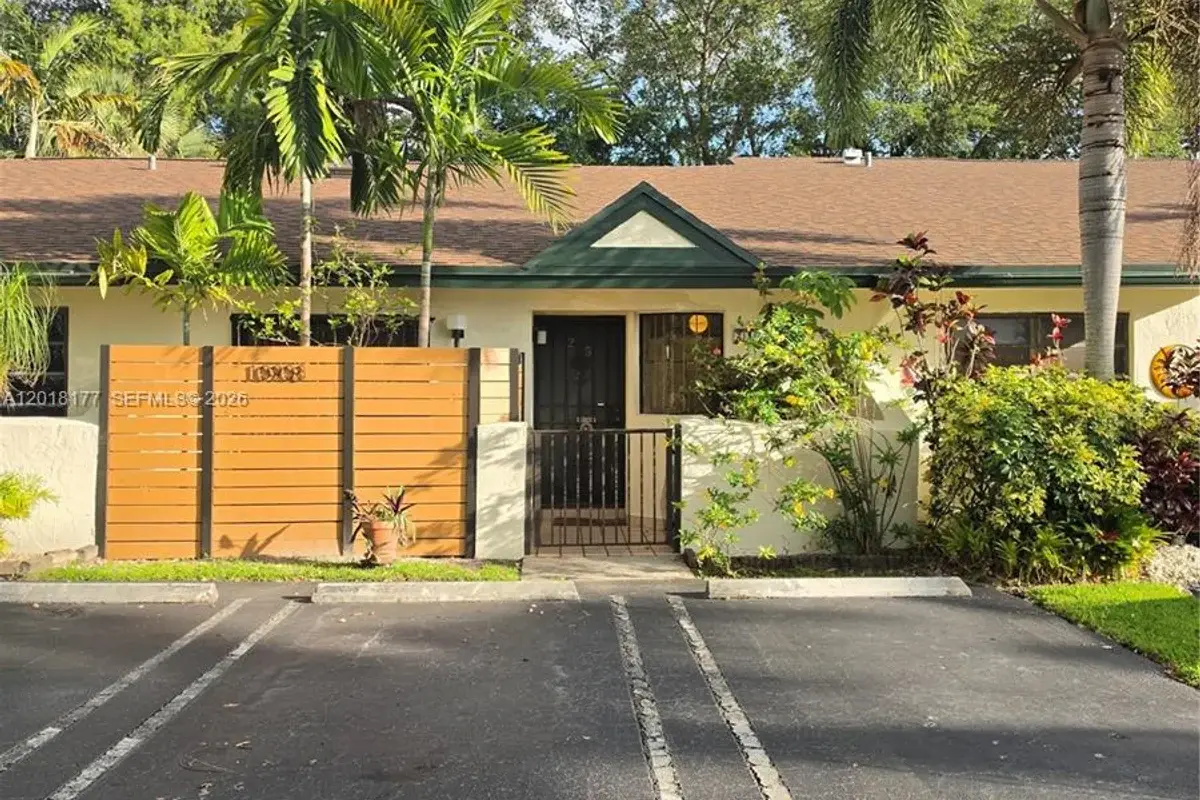 10908 SW 72nd St #215, Miami: photo 1 of 26