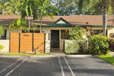 10908 SW 72nd St #215, Miami: photo 1 of 26