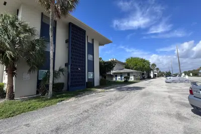 1150 E Sample Rd #204, Pompano Beach: photo 1 of 4