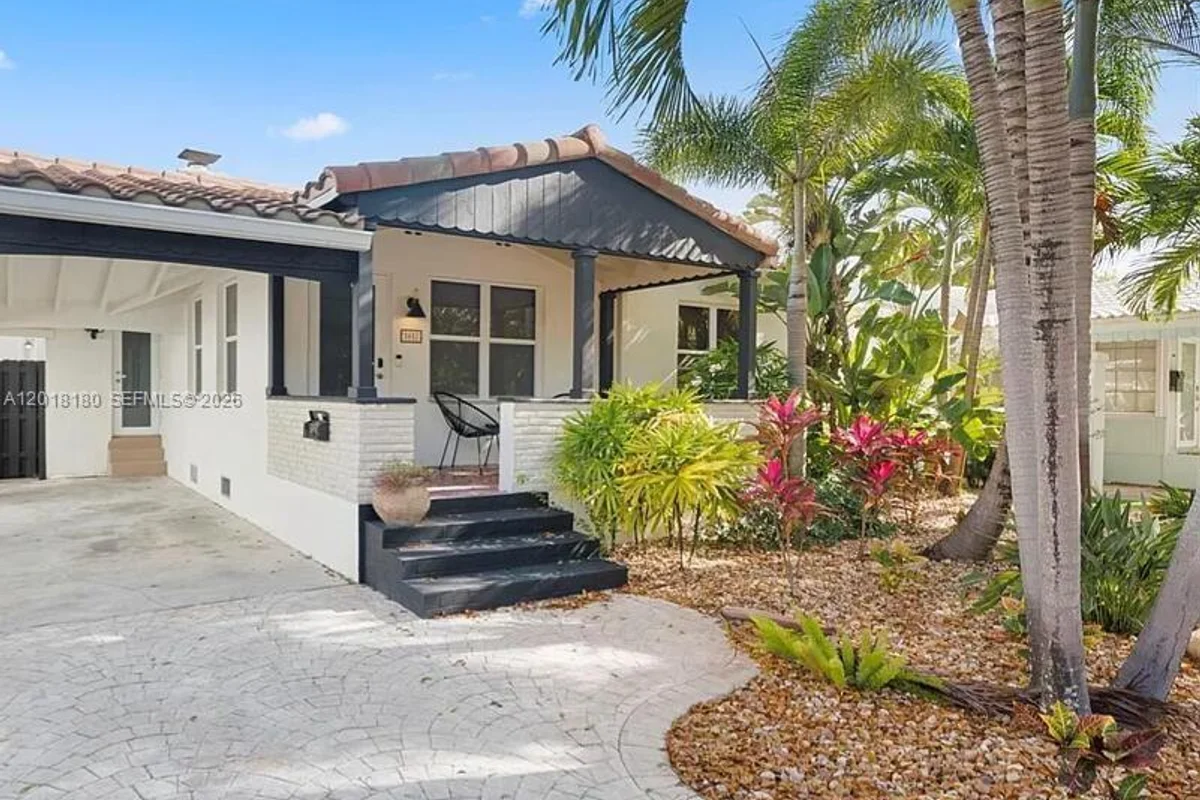1617 NE 3rd Ct, Fort Lauderdale: photo 1 of 33