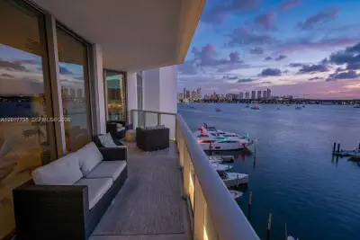 17301 Biscayne Blvd #605, North Miami Beach: photo 1 of 34