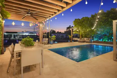 5241 SW 104th Ave, Miami: photo 1 of 116
