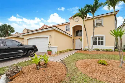 1402 SE 16th Ave, Homestead: photo 1 of 15