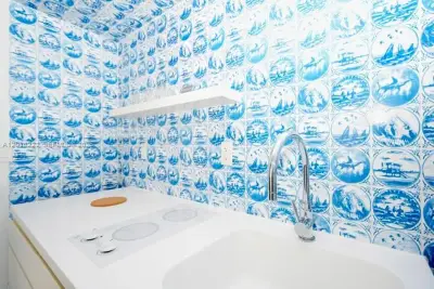 1100 W Ave #425, Miami Beach: photo 1 of 5