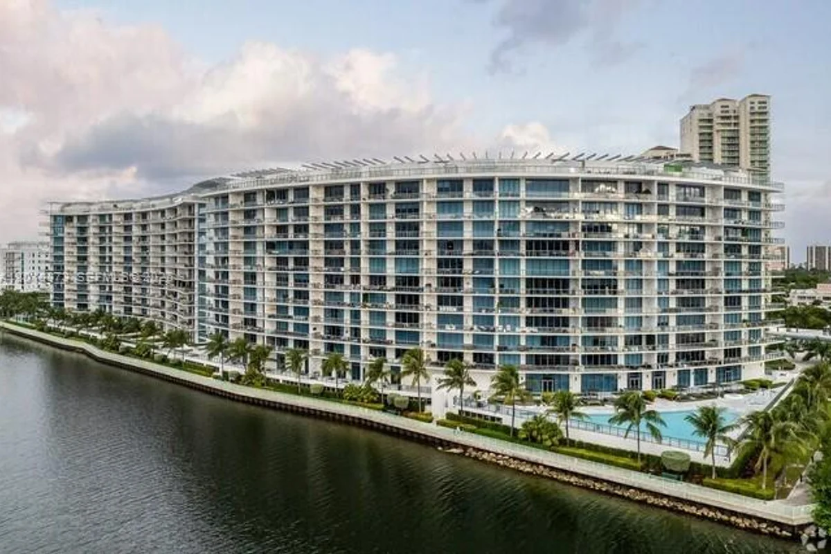 3250 NE 188th St #408, Aventura: photo 1 of 15