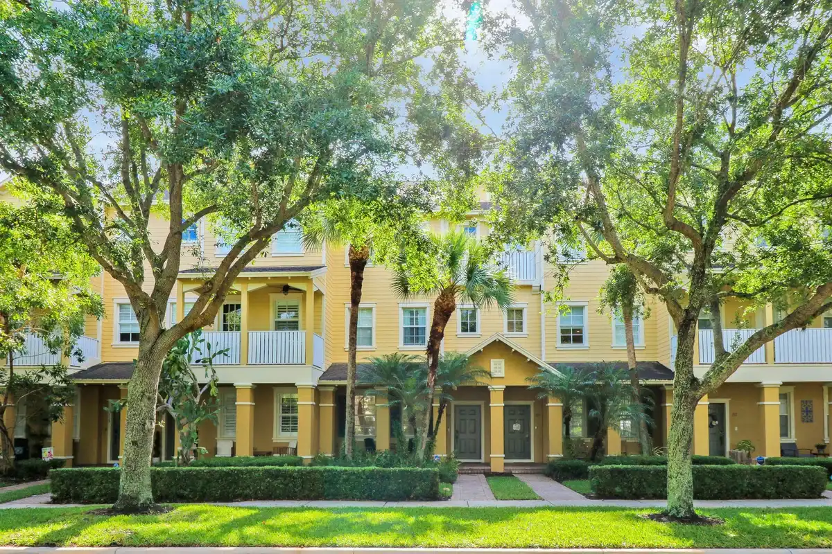 123 E Thatch Palm Cir, Jupiter: photo 1 of 26