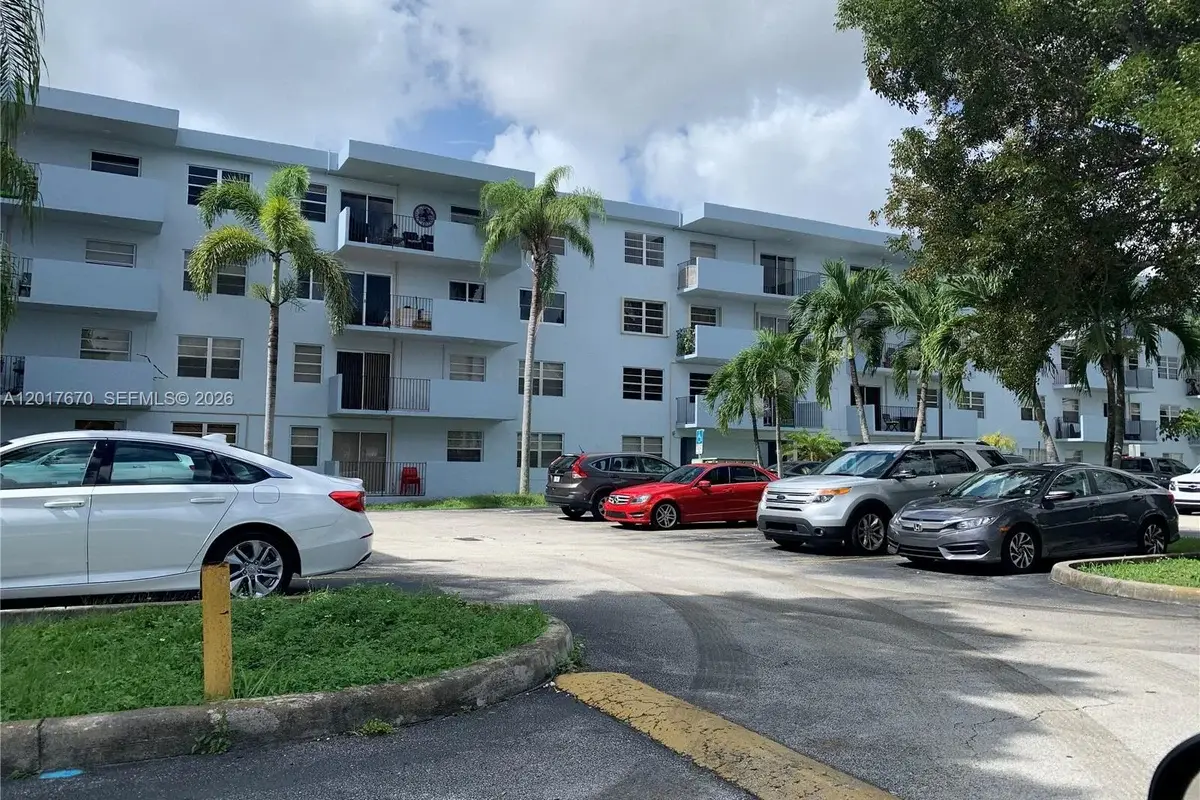 1221 SW 122nd Ave #207, Miami: photo 1 of 14