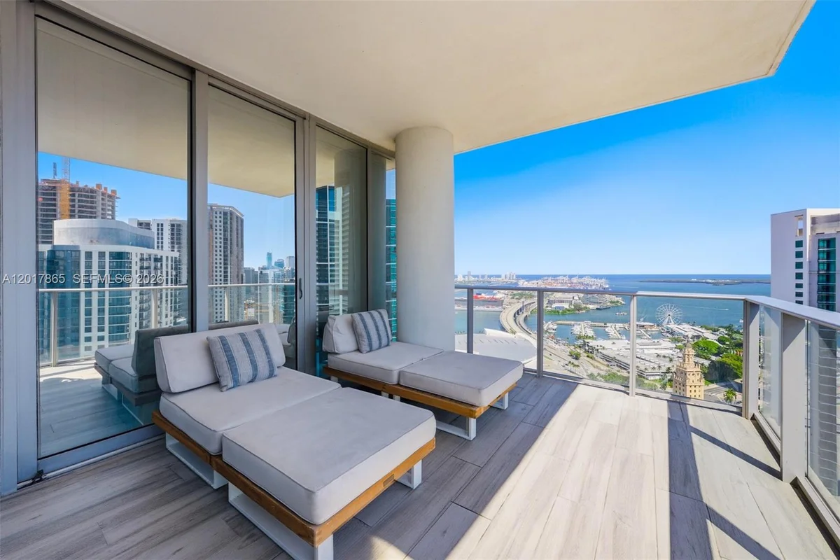 851 NE 1st Ave #3711, Miami: photo 1 of 41